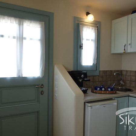 Traditional Apartment In Kastro Síkinos Exterior foto